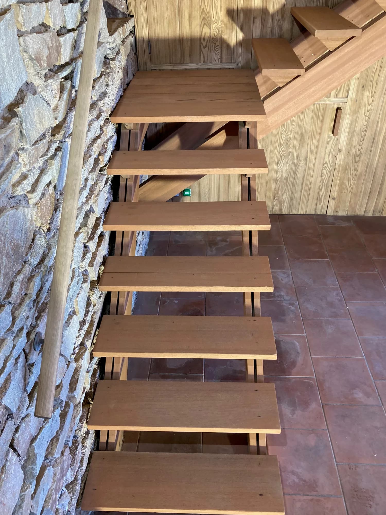 Escaliers et portes en bois