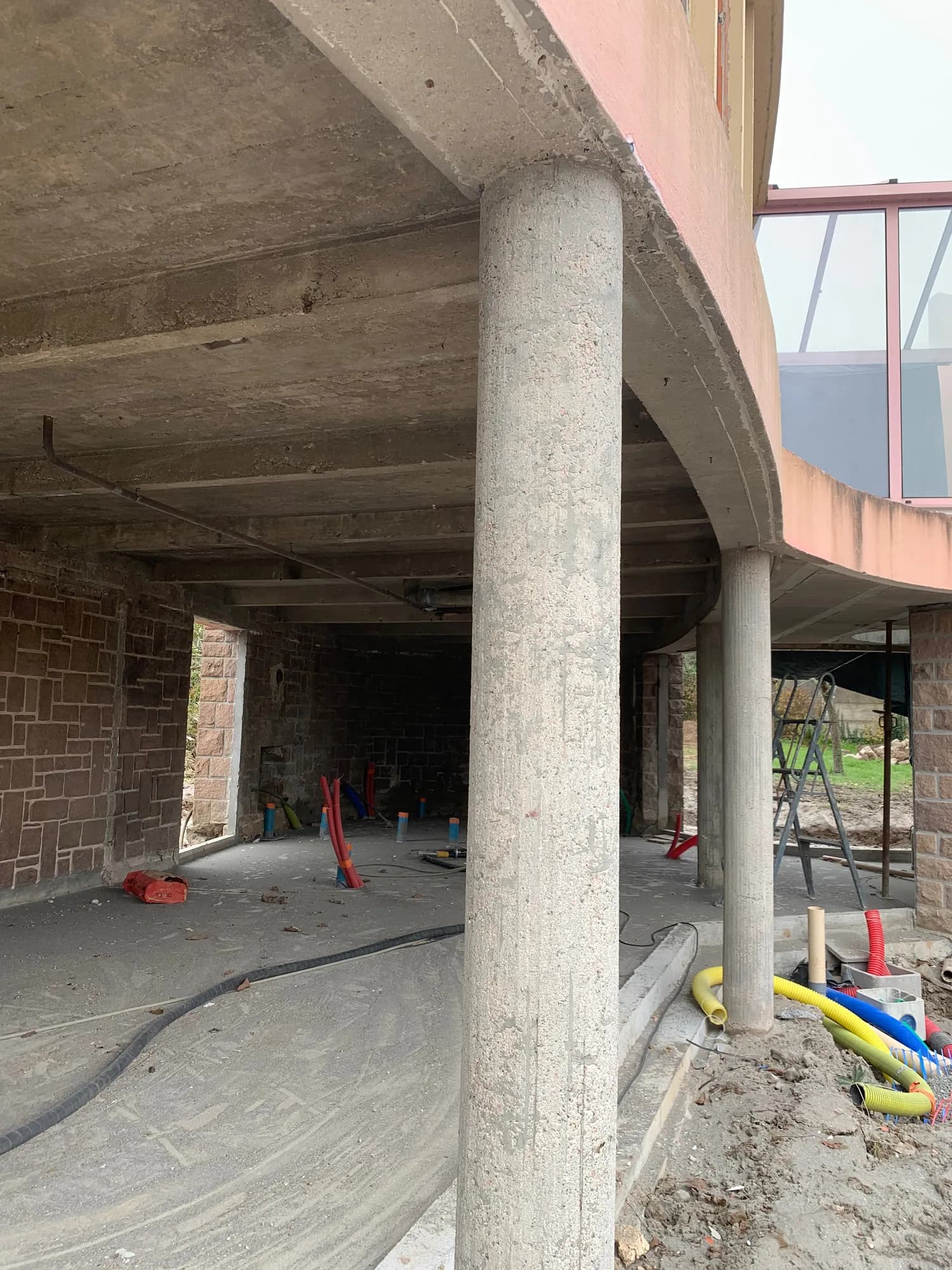 Lannion — Pilier en béton — après