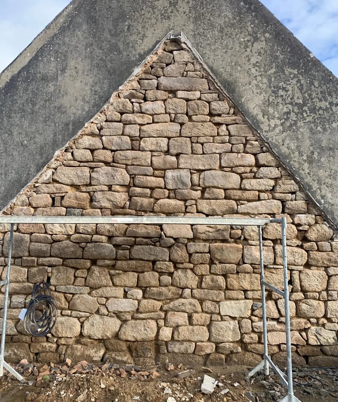 Rénovation de pignon en pierre — après